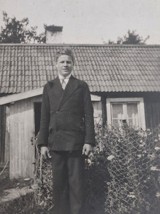1934