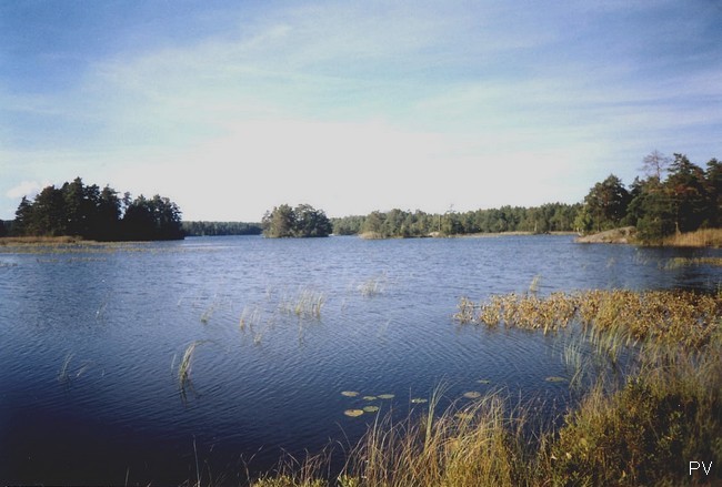 Södra delen av sjön Öran, vid Sörmlandsleden mellan Handen och Paradiset.
